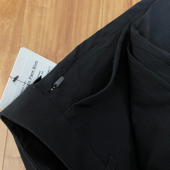 Lululemon Men Commission Pant Slim 34 x 32 Slim Fit Black Grid Patterned NWT - Picture 2 of 10